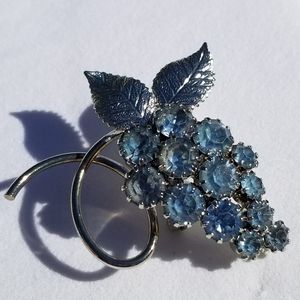 Vintage Grape Cluster Brooch Pin unsigned
